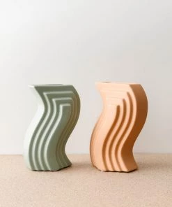 Lone Fox Retro Wavy Vase