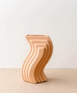 Lone Fox Retro Wavy Vase
